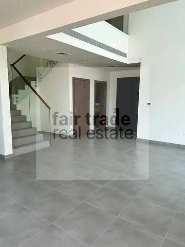 Corner unit / Newly landscaped / Ready to move
