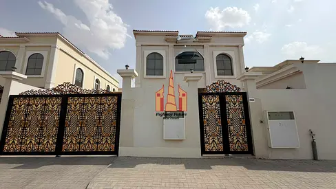 Luxurious 5BR Villa with wardrobes + Driver&Maidrooms in Barashi