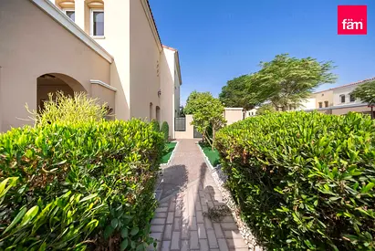 CORNER UNIT | UNFURNISHED | EXTENDED LIVING ROOM
