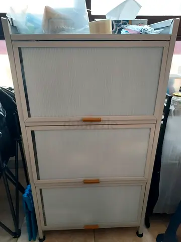 Metal storage cabinet
