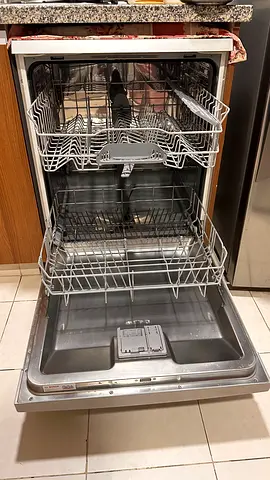 Bosch free standing Stainless Steel Dishwasher - Good Working Condition
