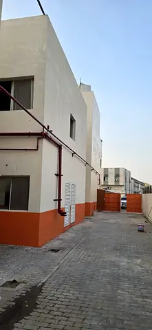 🏢 فرصة مميزة لسكن العمال – الجرف الصناعية 2 | عجمان ✅ 44 غرفة جاهزة للإيجار 👥 سعة الغرفة: 4 إلى 6 أشخاص 💰 فقط 2,600 درهم للغرفة شامل جميع الفواتير