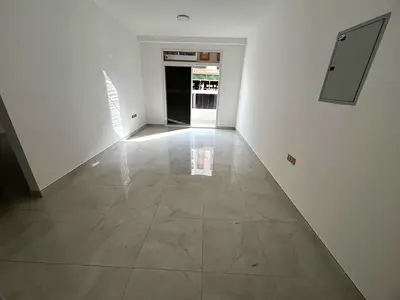 شهر مجاني_ثاني ساكن _ غرفة ماستر_ 2 حمام_ تكييف مركزي_ شارع التلة