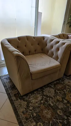 كرسيين عدد 2  للبيع بحالة ممتازة