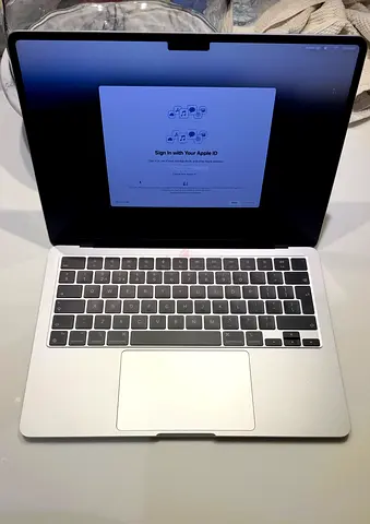 Title: MacBook Air A2681 13.6-inch 256GB SSD