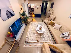 Two bedrooms and two living rooms / three bathrooms / maid's room / hotel-style furnishings / balcon