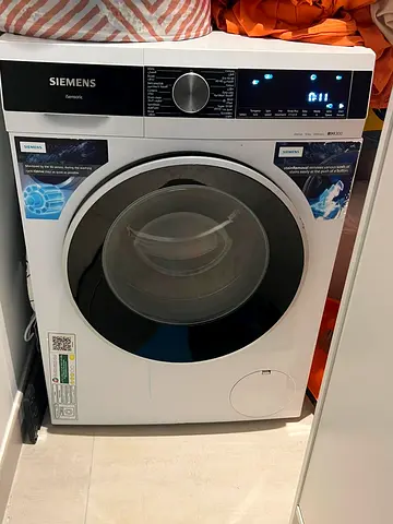 Siemens iQ300 1200RPM - front load washing machine - 10kg, excellent condition