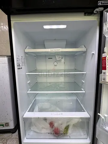 Single-door refrigerator in good working condition - spacious interior