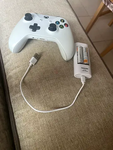 Xbox controller with battery dock