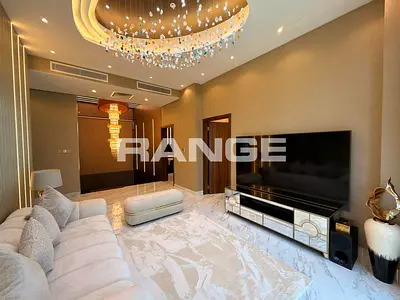 Fully Furnished|Upgraded|Spacious Layout