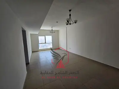 غرفتين وصالة  اطلالة بحرية ببلكونة علي كورنيش المجاز تكييف علي المالك بباركن وجيم ومسبح مجانا للايجار السنوي في أجمل ابراج الشارقة
