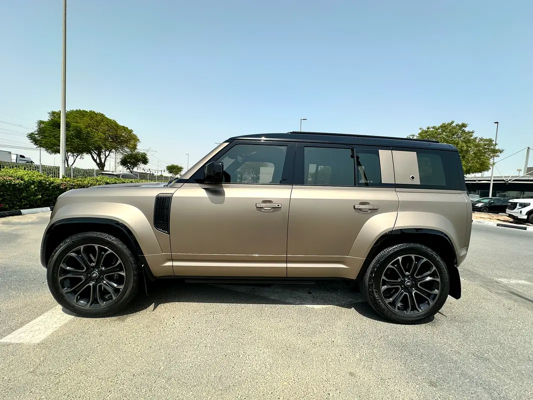 Land Rover Defender 2025