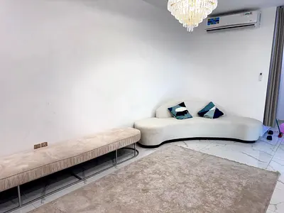 فرصة سكنية فاخرة للإيجار السنوي