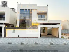 Corner villa, two floors and a roof, with a large yard. Excellent location. Includes registration an