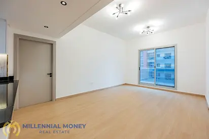 Spacious fully Upgraded 1BR | Vacant | Balcony