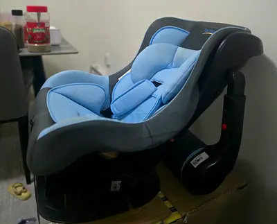 Infant Car Seat (Rear-Facing) - Good Condition