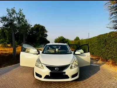 Nissan Tiida Hatchback 2015