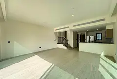 Vacant l Middle Unit l Unfurnished