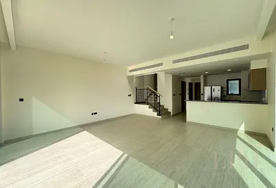 Vacant l Middle Unit l Unfurnished