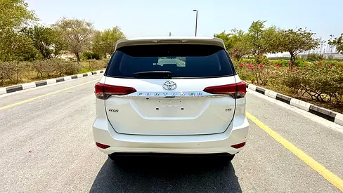 2016 Toyota FORTUNER — миниатюра 18