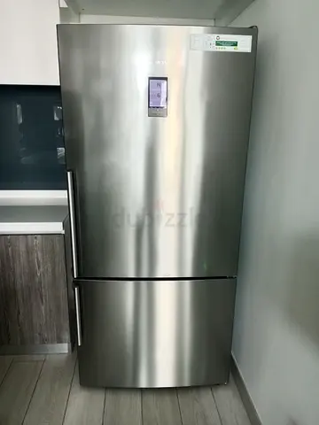 Siemens IQ700 bottom freezer