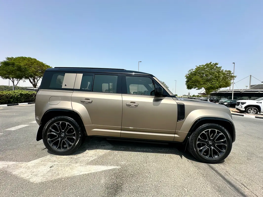 Land Rover Defender 2025