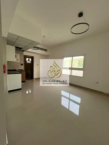 🌟 اغتنم فرصة السكن في تاور جديد كليًا بمنطقة الجرف 3، أول ساكن، بموقع استراتيجي على شارع الشيخ محمد بن زايد مباشرة، قريب من السوق الصيني وجميع الخدما