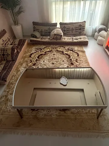 Beige Classic Persian-Style Living Room Rug (Good Condition)