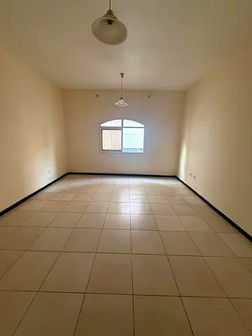 للإيجار السنوي في عجمان – الراشدية 3 ✨ غرفة وصالة + مطبخ + حمام 🏢 ثاني ساكن | حالة ممتازة 📍 موقع حيوي خلف جمعية أم المؤمنين وبالقرب من Mark & Save