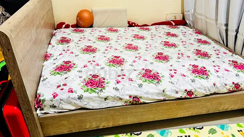 Sturdy Wood Finish Bed with Floral Pattern Bedding