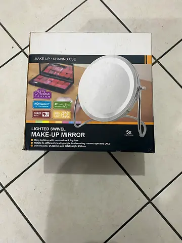 Lighted Swivel 5x Makeup Mirror (Brand New in Box)