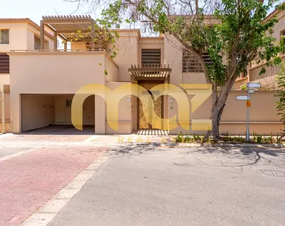 Vacant | Double Row | Villa With Pool |Family Home