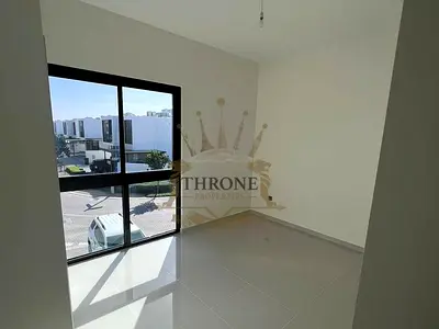 Vacant Soon | Single Row | Closed Kitchen | R2EM