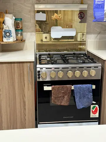 Used freestanding gas cooker with oven - good working condition