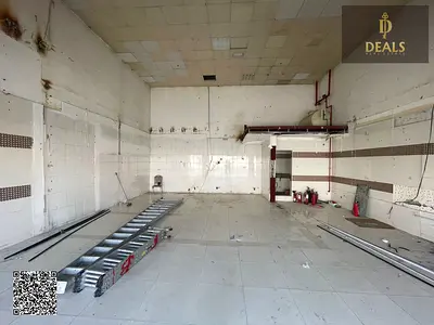 محلان تجاريان | واجهة على شارع رئيسي | 900 قدم² لكل محل | المنطقة الصناعية – عجمان | 85,000 درهم سنوياً