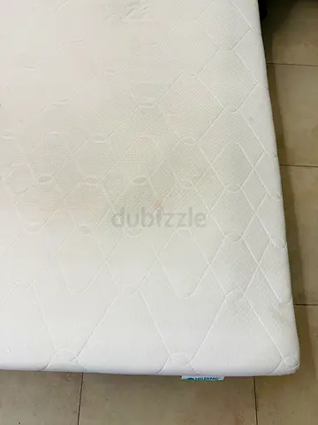 A queen size mattress (150cm*200cm)