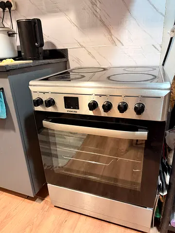 Urgent Moving Sale: Nikai Electric Cooker with 4 Burners & Oven