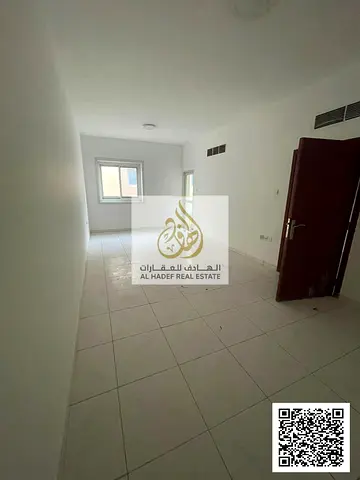 ✨ موقع استراتيجي ومساحة كبيرة | شقة غرفة وصالة واسعة مع خزائن بالحائط بالراشدية 3 خلف جراند مول