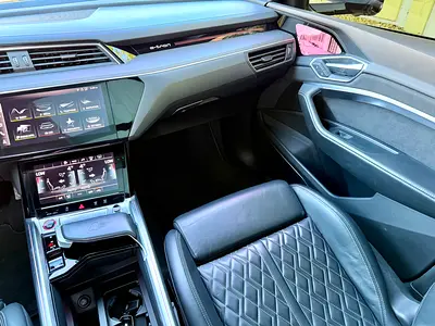 Audi e-tron 55 quattro Sport, миниатюра 9