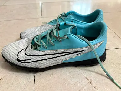 Football shoes