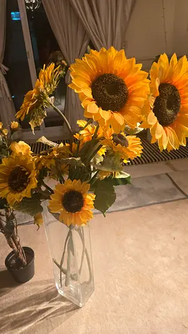 Artificial Sunflower Bouquet in Glass Vase - Decorative Floral Centerpiece