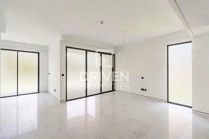 Single Row | Quiet Internal Road | Open Kitchen