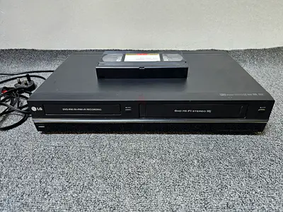 LG Vhs & DVD video player Good working condition