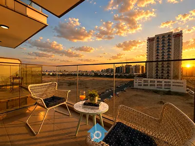 Stylish Studio | 3 Mnt Metro Walk | Pool & Gym