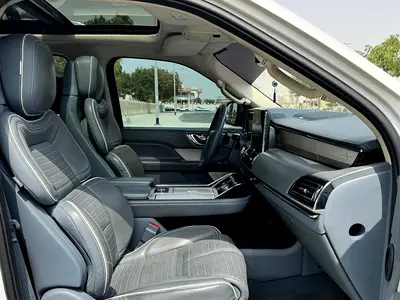 صورة 13 لـ 2019 Lincoln NAVIGATOR