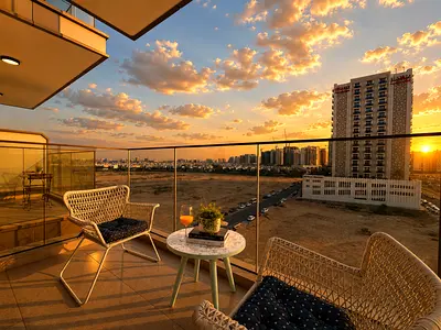 Stylish Studio | 3 Mnt Metro Walk | Pool & Gym