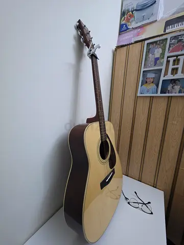 Yamaha Acoustic Guitar f 370