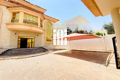 فـيـلا مـسـتـقـلـه 5 غـرف + خـادمـه & سـائـق | مـتـاح دفـعـات | حـوش & بـاركـن |