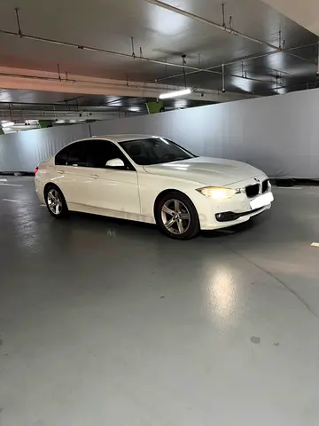 BMW 3-Series 320i 2012