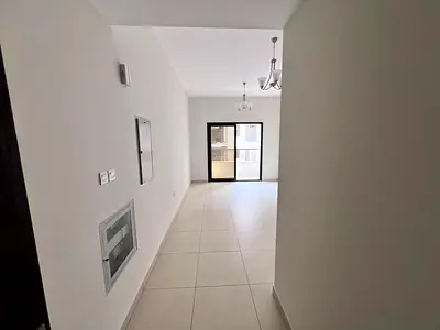 اول ساكن - تشطيب راقي - بلكونه اطلاله مفتوجه - تكيف مركزي - غاز مركزي - سهله المخرج لدبي والشارقه